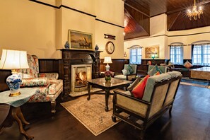 Smart TV de 55 pulgadas con canales digitales, una televisión