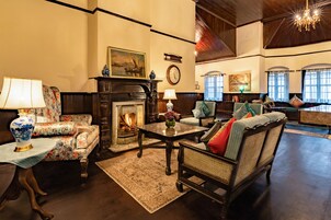 55-英寸智能电视 （配备数码频道）、电视