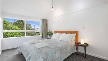 2 habitaciones, tabla de planchar con plancha, cuna de viaje y wifi