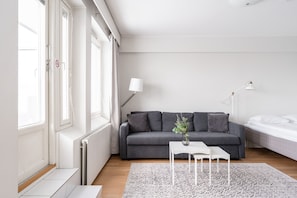 Appartement exclusif | Aire de séjour | Téléviseur à écran plat de 40 po avec télévision par câble, téléviseur