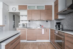 Appartement Exclusif | Cuisine privée | Grand réfrigérateur, micro-ondes, four, plaque de cuisson