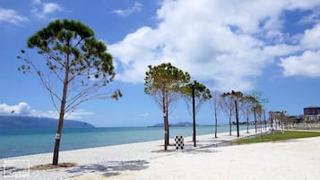 Una playa cerca