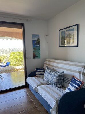 TV - Sea view. Luxury residence in a flower-filled park. 3-star rating (CARGESE)