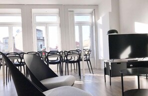 Dining - Downtown Fantail (Porto)