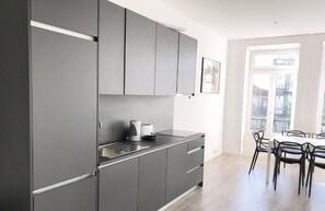 Appartamento | Cucina privata | Frigorifero, microonde, forno, piano cottura