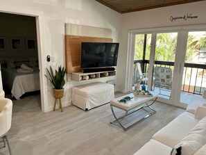 2 bedrooms, iron/ironing board, free WiFi, bed sheets - 2BR/2BA Marco Island condo with pool, WiFi, kitchen, and parking. (Marco Island)