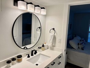 2 dormitorios, tabla de planchar con plancha, wifi gratis y ropa de cama