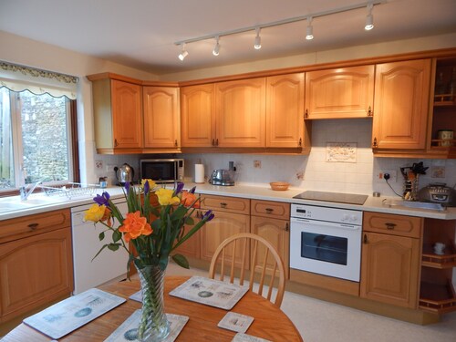 Beautiful spacious, split-level house near Fowey, heated swimming pool, hot tub 
