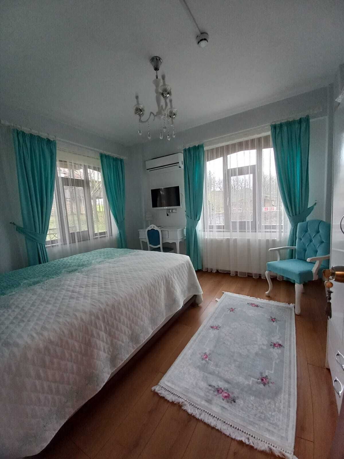 Deluxe Double or Twin Room | Hypo-allergenic bedding available, desk, laptop workspace, WiFi (free)