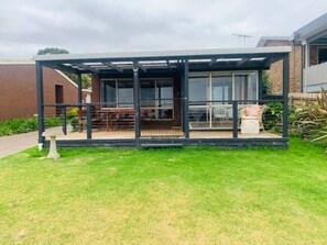 Terrace/patio - Esplanade bay views - 5 min walk to ferry, main street & beach (Portarlington)