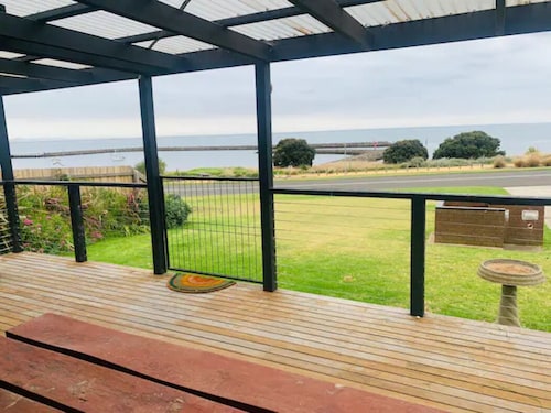 Esplanade bay views - 5 min walk to ferry, main street & beach