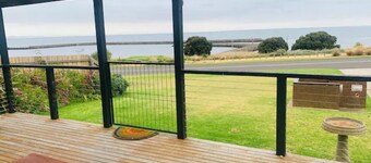 Esplanade bay views - 5 min walk to ferry, main street & beach