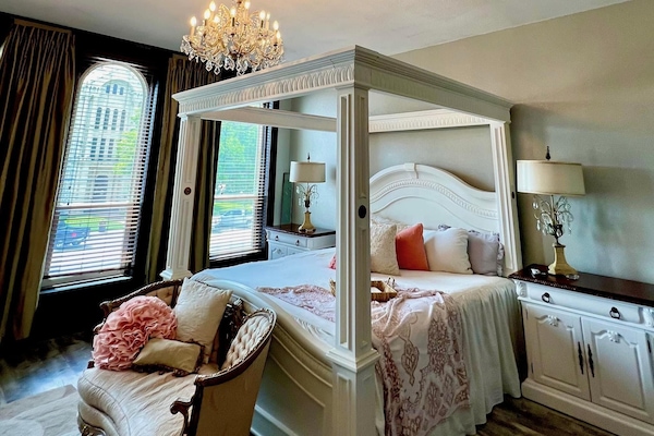 3 bedrooms, iron/ironing board, travel crib, free WiFi