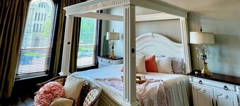 Spacious and Elegant Condo in Downtown Hillsboro