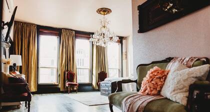 Spacious and Elegant Condo in Downtown Hillsboro