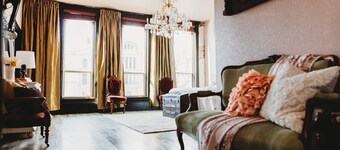 Spacious and Elegant Condo in Downtown Hillsboro