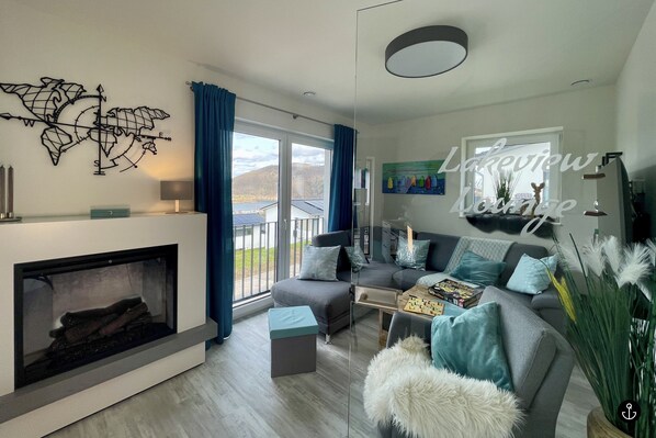 Townhome | Living area | Flat-screen TV, fireplace, heated floors - Sonnenweg 36 - LAKEVIEW HOUSE TÜRKIS (Diemelsee)