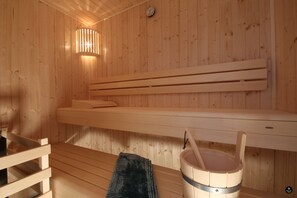 Townhome | Bathroom | Separate bathtub and shower, hair dryer - Sonnenweg 36 - LAKEVIEW HOUSE TÜRKIS (Diemelsee)