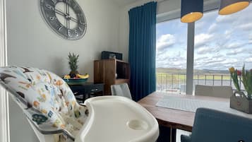 Resortwoning | Woonruimte | Flatscreentelevisie, een open haard en vloerwarming