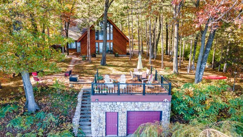 RUSTIC HOME WITH PRIVATE PIER ON LAKE ROCHE-A-CRI - PET FRIENDLY