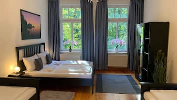 2 bedrooms, iron/ironing board, travel cot, free WiFi