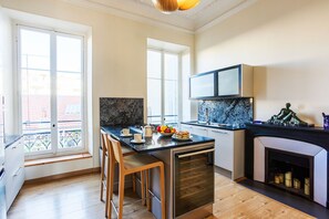 Réfrigérateur, micro-ondes, four, lave-vaisselle