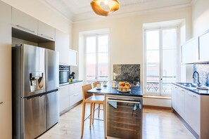 Fridge, microwave, oven, dishwasher