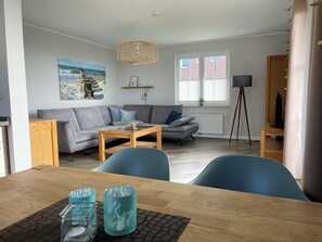 Living area - Vacation apartment Klapperstein (Wiek)