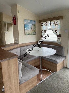 تناول الطعام