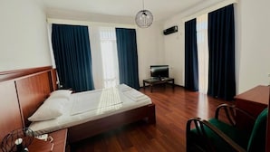 Standard Double Room | WiFi (free) - Hotel Aristocrat (Tbilisi)
