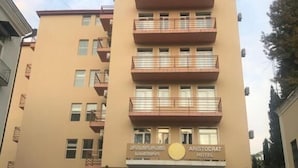 Front of property - Hotel Aristocrat (Tbilisi)