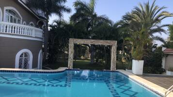 Outdoor pool, an infinity pool