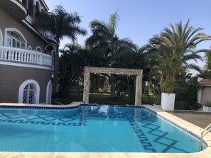 Outdoor pool, an infinity pool