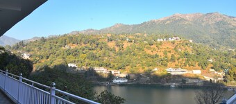 Hotel Lake Paradise Inn