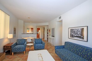 Apartment, Mehrere Betten (VV287 - Palm Valley CC) | Innenbereich