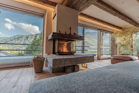 Smart TV 102 cm con canali satellitari, TV. Fantastic chalet