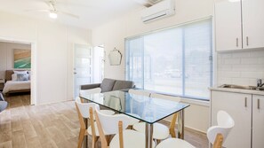 Dining - Idle Hours - Pet Friendly - 5 Mins Walk to Beach (Culburra Beach)