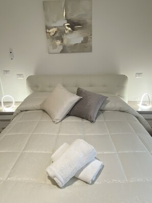 3 chambres, fer et planche à repasser, Wi-Fi gratuit, draps fournis