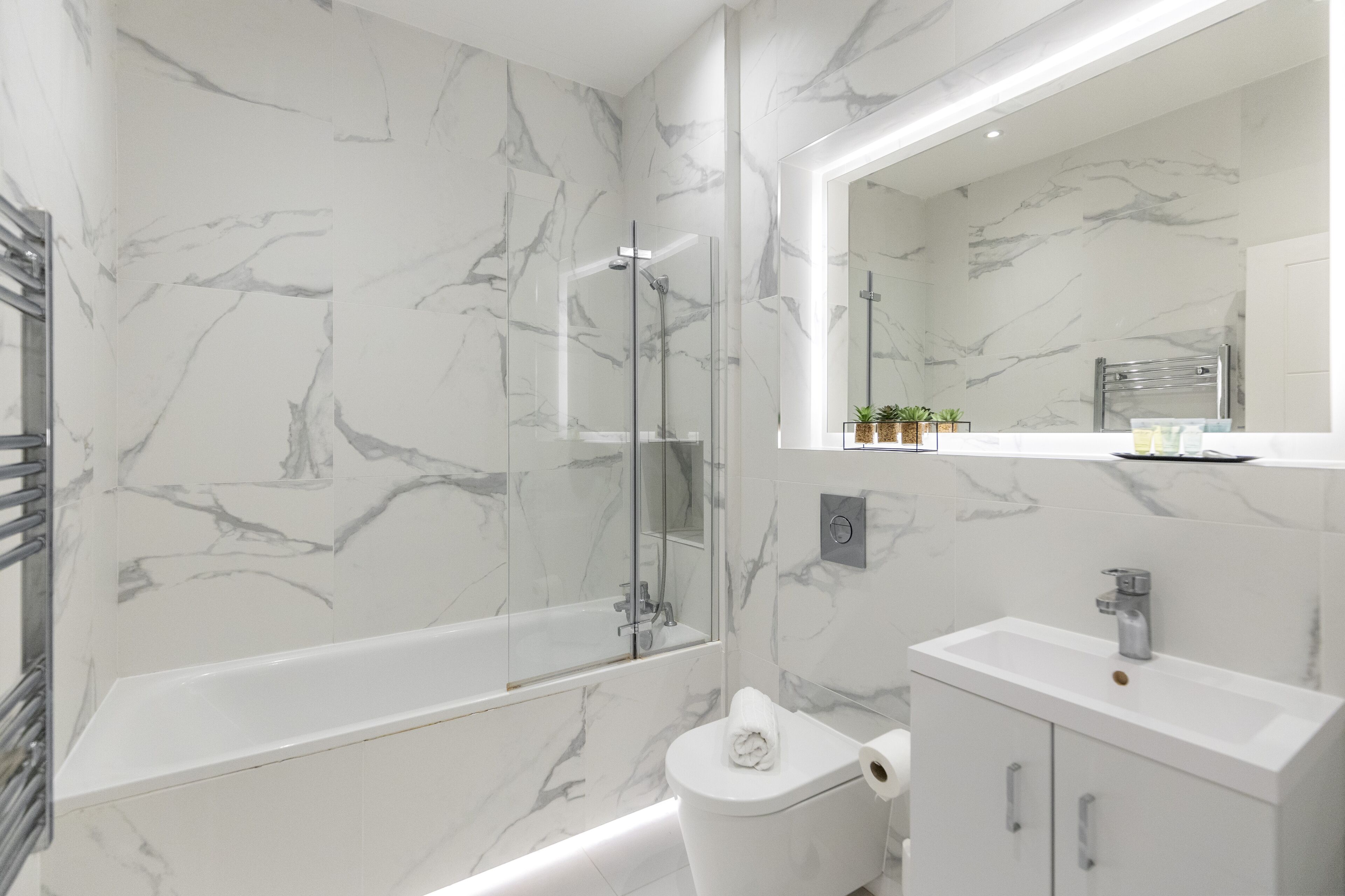 Combined shower/bathtub, hair dryer, towels, soap