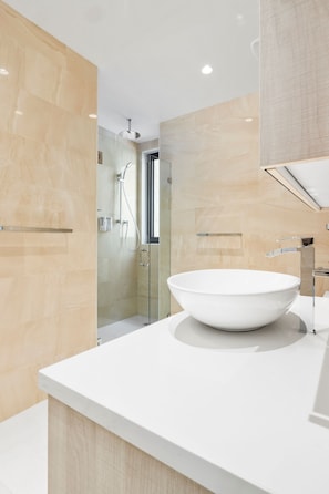 Hair dryer, towels, soap, shampoo - Luxury Ocean view condo near Renaissance Marketplace Area (Oranjestad)