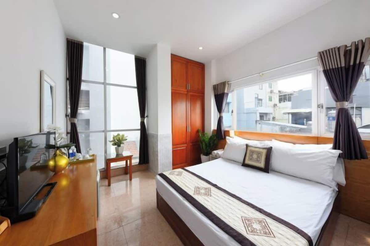 Minibar, individually furnished, desk, laptop workspace