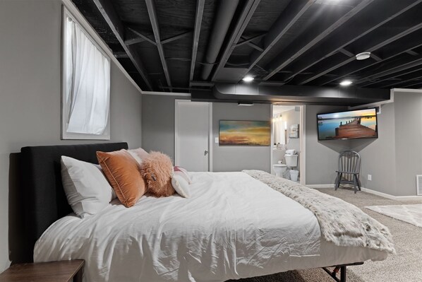 3 Schlafzimmer, Schreibtisch, Bügeleisen/Bügelbrett, Reisekinderbett