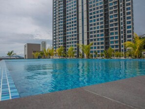 Outdoor pool - Jesselton Point Homestay  (Kota Kinabalu)