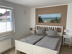 2 Schlafzimmer, Reisekinderbett, kostenloses WLAN, Bettwäsche