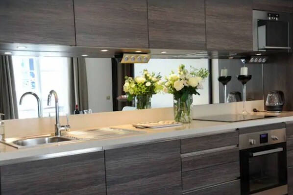 Fridge, microwave, oven, stovetop
