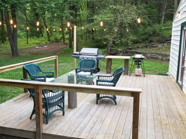 Outdoor dining - The Calf Pen (Staatsburg)