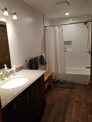Shower, hair dryer, towels, soap - The Calf Pen (Staatsburg)