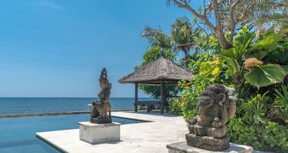 Villa Sali: luxury beach villa with staff!