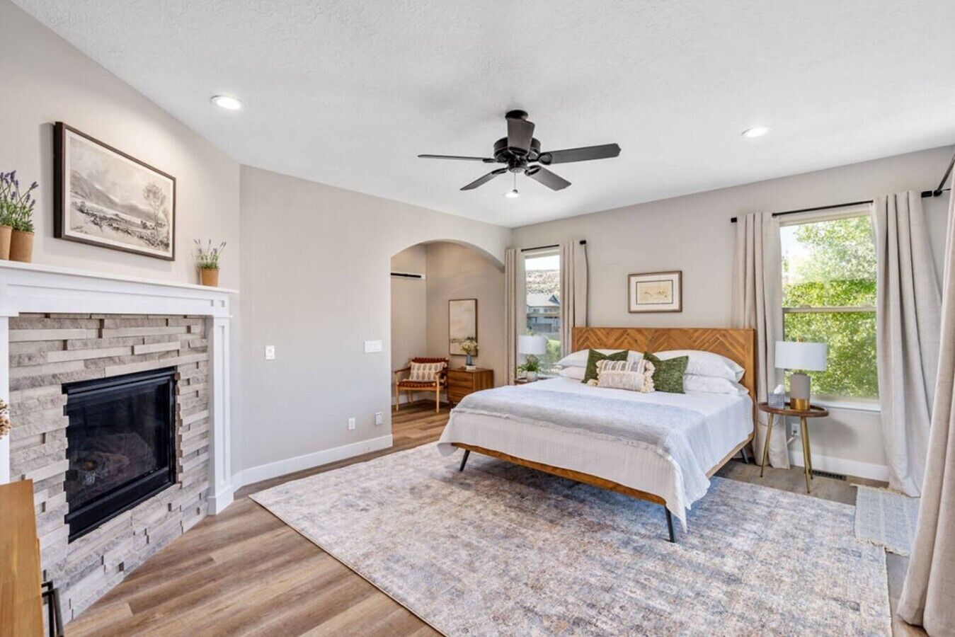Desk, iron/ironing board, travel crib, WiFi