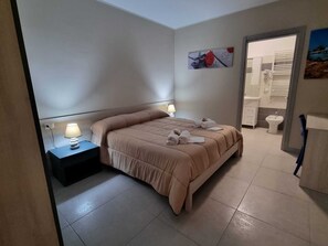 Doppia Comfort uso singolo, 1 camera da letto, bagno privato, vista montagna | Una scrivania, Wi-Fi gratuito